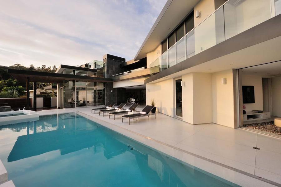 Los Angeles Pool Builders and Pool Designer